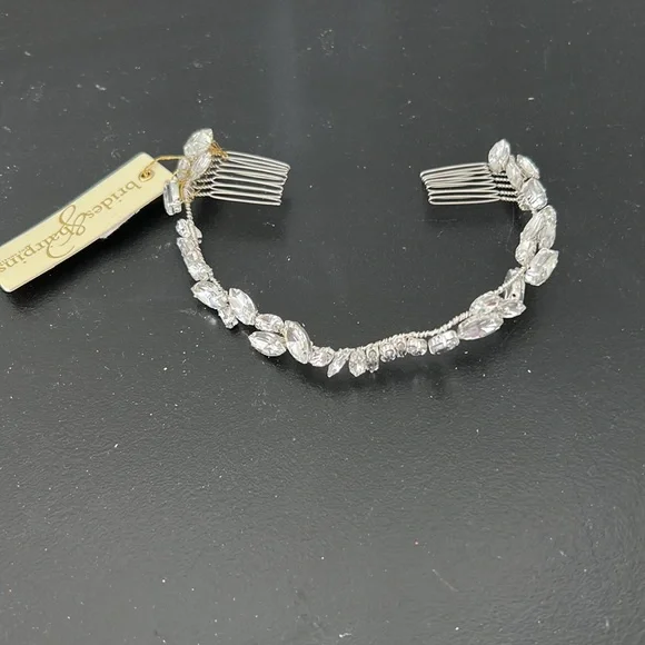 Brides & Hairpins NWT Harlow Halo